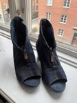 Jeansboots, somriga högklackade