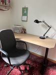 Skrivbord och skrivbordsstol från IKEA