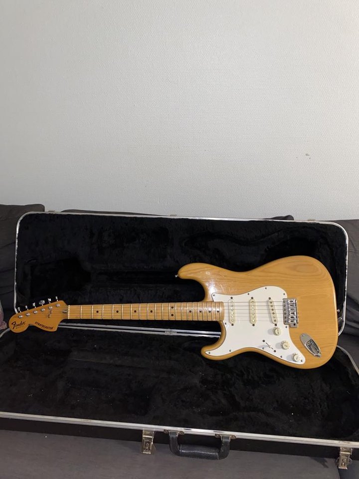 1978 Fender Stratocaster (Lef...