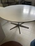 Fritz Hansen cirkulärt matbord 