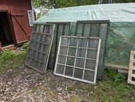 Gamla fönster ,handblåst glas