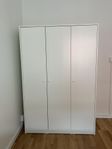 Ikea Kleppstad 3-dörrar + extra hyllplan 