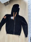 MM Sports svart hoodie