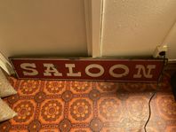 Träskylt med patina, Saloon, köpt i USA
