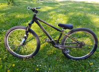 Ragley dirt jumper med fox gaffel & saint vevar