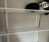2 trådhyllor + konsoler ELFA 405x902 mm