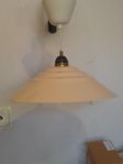 retro  taklampa i rosa lackerad plåt från TÖREBODA 