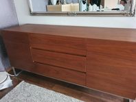 Skänk - sideboard i valnötsfaner