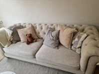 Soffa chesterfield från Mio