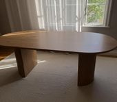 Stort modernt matbord bord ek