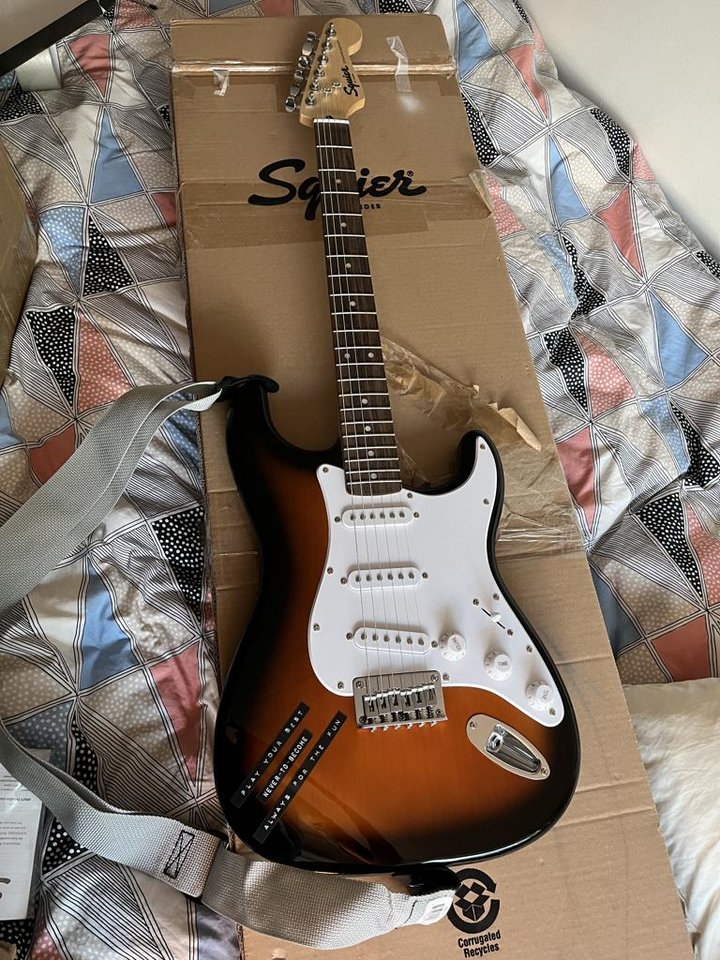 Oanvänd squier fender elgitarr