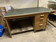 Skrivbord/arbetsbänk/kateder från Tranås kontorsmöbler