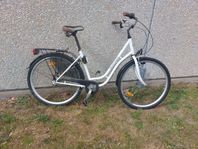 Damcykel från Mustang 28 tum 3 vxl Ramlås 1 Nyckel 