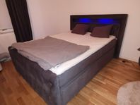 Dubbelsäng 160x200 cm med förvaring och led samt gavel.