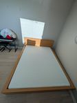 160x200 cm skummadrass & 211x170 cm säng
