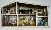 Lundby dockskåp med möbler och familj