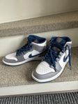 Air Jordan 1 Mid True Blue
