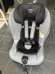 AXKID bilbarnstol 0-25 kg i superskick!