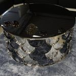 Soffbord i metall med glasskiva