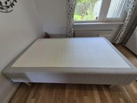 säng 120 cm