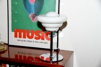 Bauhaus lampa vit trend vintage retro krom 