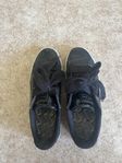 Svarta Puma Sneakers i storlek 39