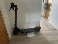 2 stycken elsparkcyklar