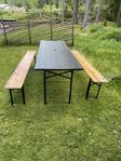 Fällbart bord med bänkar
