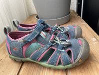 Keen sandaler strl 32