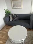 KLIPPAN 2 sits soffa IKEA + runt soffbord