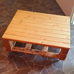 Soffbord i bränt trä från halvpall, eupall.