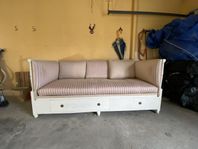 antik soffa skänkes 