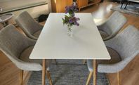 Matgrupp - bord med 4 stolar