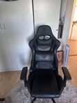En gaming stol, väldigt bra skick ny pris 1999.