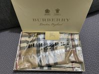 Burberry Scarf – Äkta, Oanvänd & med Kvitto!
