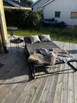 Stor solsäng / 2-sits soffa med bord