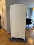 Fint klädskåp från IKEA - Nyskick!