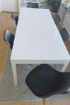 Utdragbart matbord + stolar