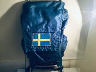 vandringsryggsäck med svenska flaggan