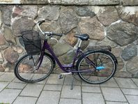 Monark Emma 28 tum i fin lila färg 