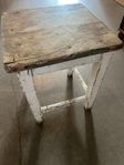 Pall/sidobord med patina