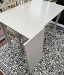Matbord + 2 stolar