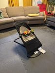 BabyBjörn Babysitter i mesh + lekbåge