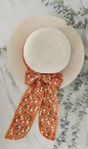 Beige, orange solhatt till barn 50-52cm.