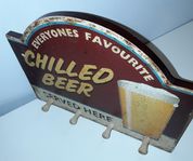 ” Favourite Chilled beer Served here”[Kyld öl serveras 