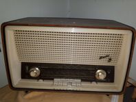 Gammal radio som ej fungerar vintage/retro BRÅTTOM-FLYTT