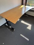 Unik Elektroniskt höj/sänkbart skrivbord