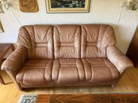 soffa med en fåtölj 
