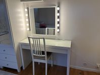 Sminkbord med tillbehör