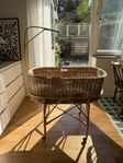 Vacker vintage-vagga i rotting – charmig och praktisk! 